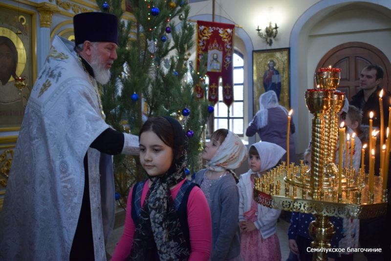 Терновое, школьники на молебне, 7 января 2020 (3)