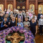 Девица-школьники 4 класса в храме-День православной книги-2026 (14)