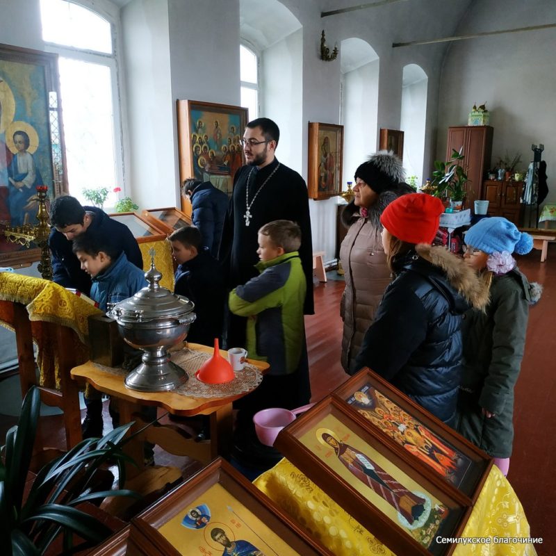 Землянск, воспитанники интерната в храме, декабрь 2019 (6)