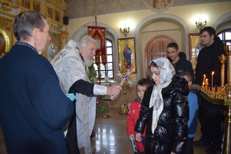 Терновое-РХ_2026-школьники в храме (4)