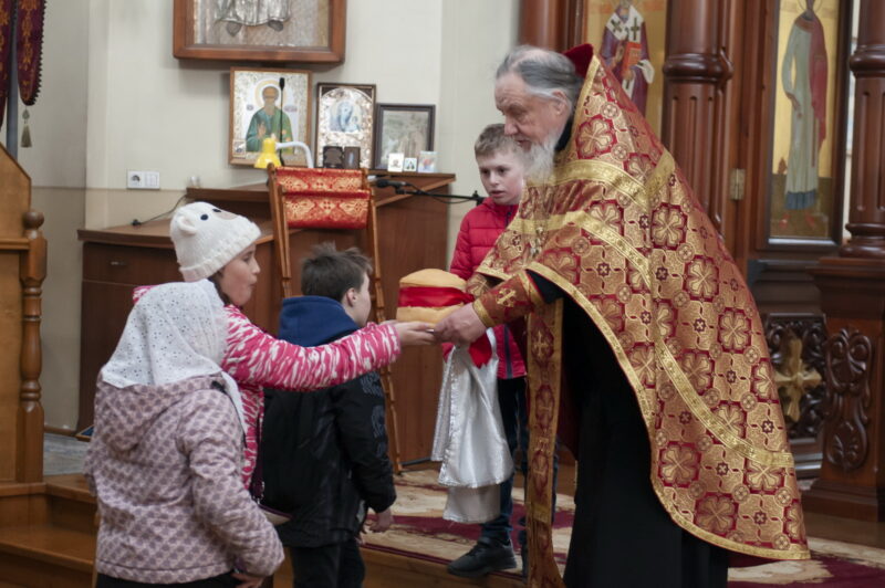 Девица_Пасхальный Кретсный ход-школьники (1)