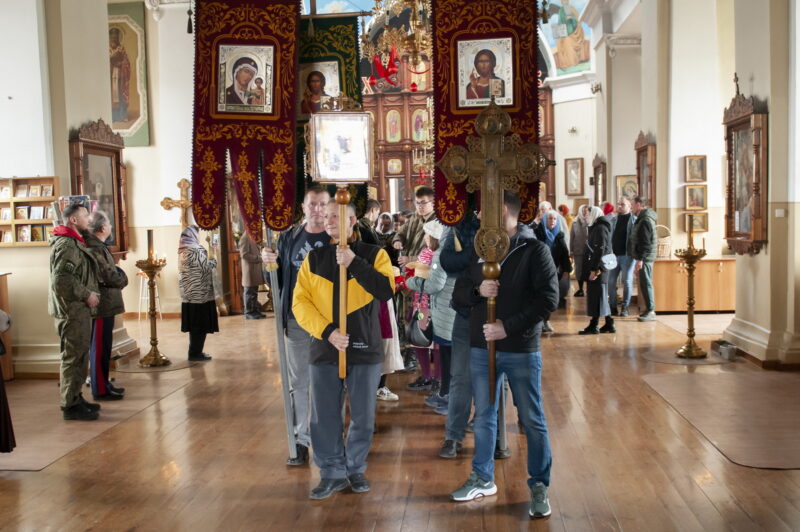 Девица_Пасхальный Кретсный ход-школьники (3)