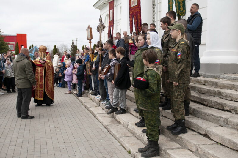 Девица_Пасхальный Кретсный ход-школьники (6)