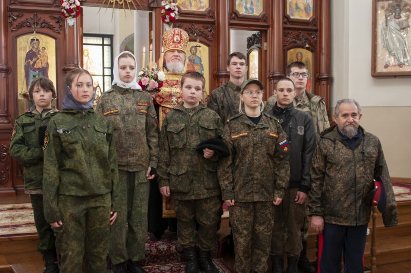 Девица_Пасхальный Кретсный ход-школьники (8)