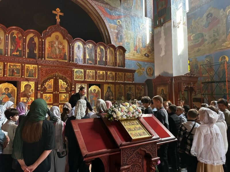 Семилукская СОШ_1 в храме-18 сентября 20206 года (2)